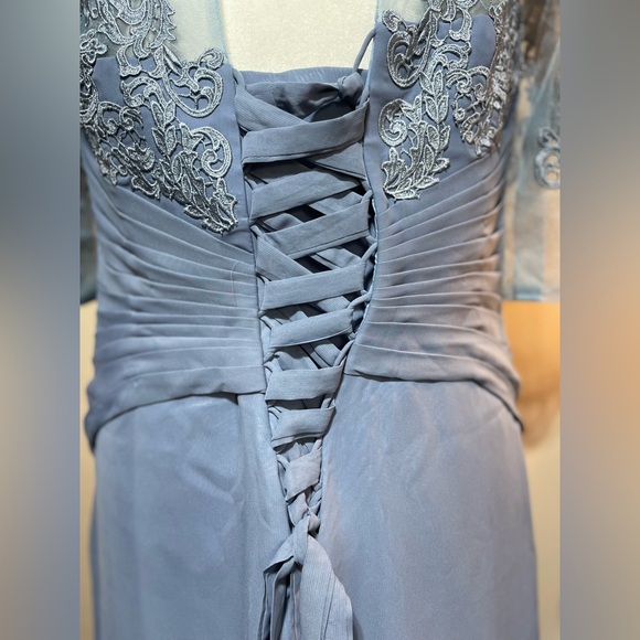 Elegant Blue Lace Evening Dress - Picture 4 of 4